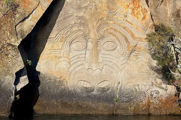 Eco Sailing Tour till Maori hällristningar på Lake Taupo