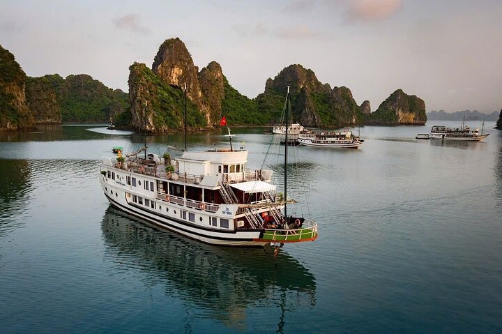 Halong Bay Overnight Cruise All Inclusive 2 Days