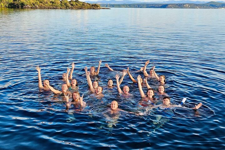 Soirée Eco Sailing Adventure à Māori Rock Carvings Lac Taupō