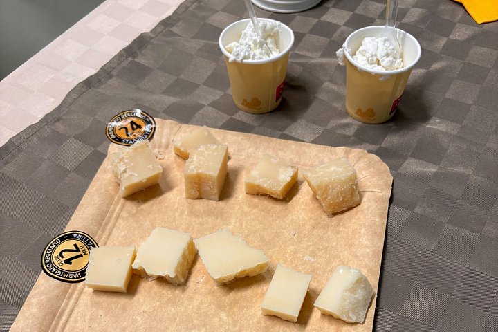 Pequeno grupo Reggio Tour de meio dia de comida e vinho com produtores locais