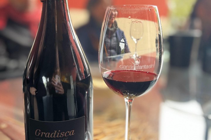 Pequeno grupo Reggio Tour de meio dia de comida e vinho com produtores locais