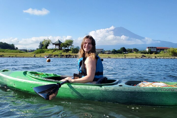 Kaffe på en kajak med Mount Fuji - Tidligt om morgenen