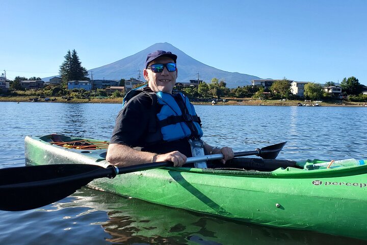 Kaffe på en kajak med Mount Fuji - Tidligt om morgenen
