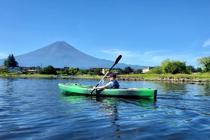 Kaffe på en kajak med Mount Fuji - Tidligt om morgenen