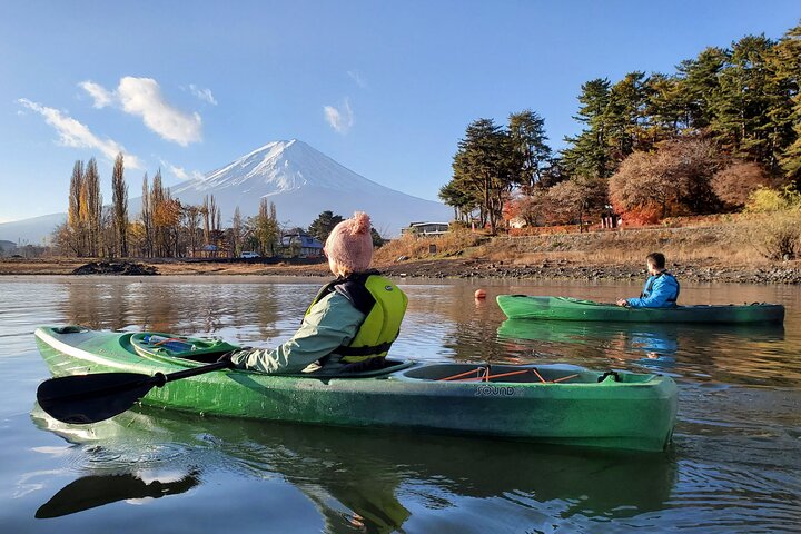 Kaffe på en kajak med Mount Fuji - Tidligt om morgenen