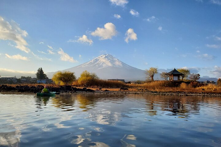 Kaffe på en kajak med Mount Fuji - Tidligt om morgenen