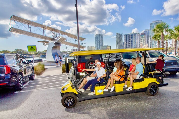 Geführte Besichtigungstour durch St. Pete im Deluxe-Golfwagen mit Straßenzulassung