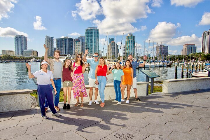 Geführte Besichtigungstour durch St. Pete im Deluxe-Golfwagen mit Straßenzulassung