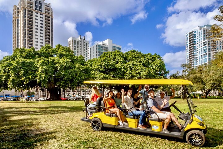 Geführte Besichtigungstour durch St. Pete im Deluxe-Golfwagen mit Straßenzulassung