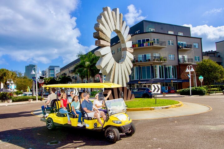 Geführte Besichtigungstour durch St. Pete im Deluxe-Golfwagen mit Straßenzulassung