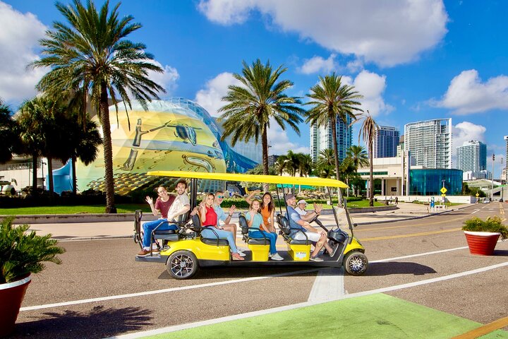 Geführte Besichtigungstour durch St. Pete im Deluxe-Golfwagen mit Straßenzulassung