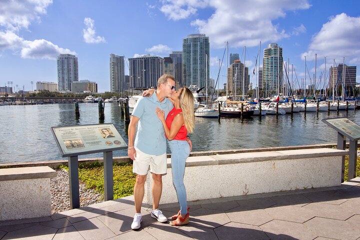 Geführte Besichtigungstour durch St. Pete im Deluxe-Golfwagen mit Straßenzulassung