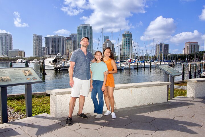 Geführte Besichtigungstour durch St. Pete im Deluxe-Golfwagen mit Straßenzulassung