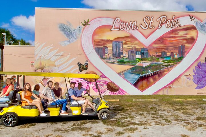 Geführte Besichtigungstour durch St. Pete im Deluxe-Golfwagen mit Straßenzulassung