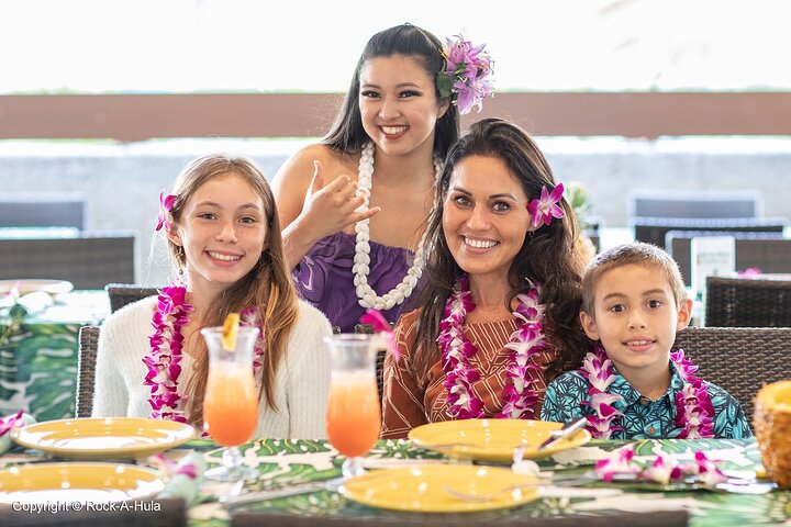 Buffet Waikiki Luau con biglietto opzionale per lo spettacolo Rock-A-Hula