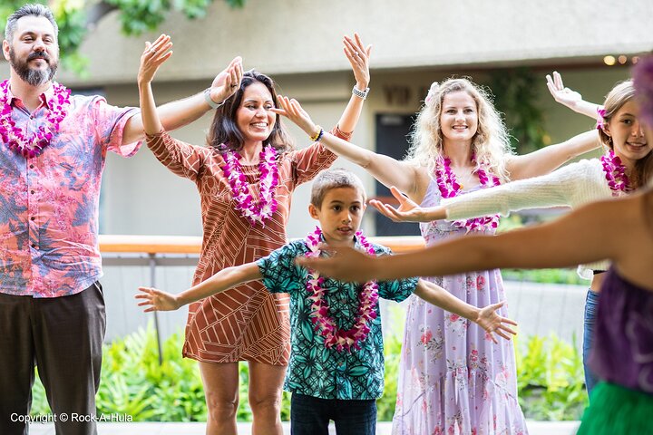 Buffet Waikiki Luau con biglietto opzionale per lo spettacolo Rock-A-Hula