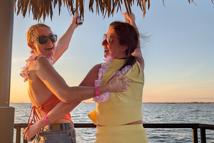 2 Stunden Tiki Pub Sensationelle Delfin Sunset Cruise (nur Erwachsene)