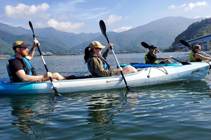 Excursión panorámica en kayak por el lago Kawaguchiko