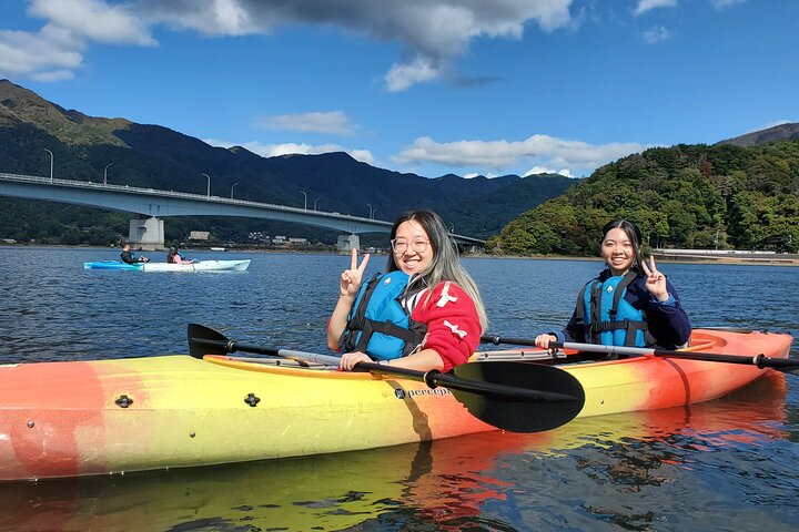 Excursión panorámica en kayak por el lago Kawaguchiko