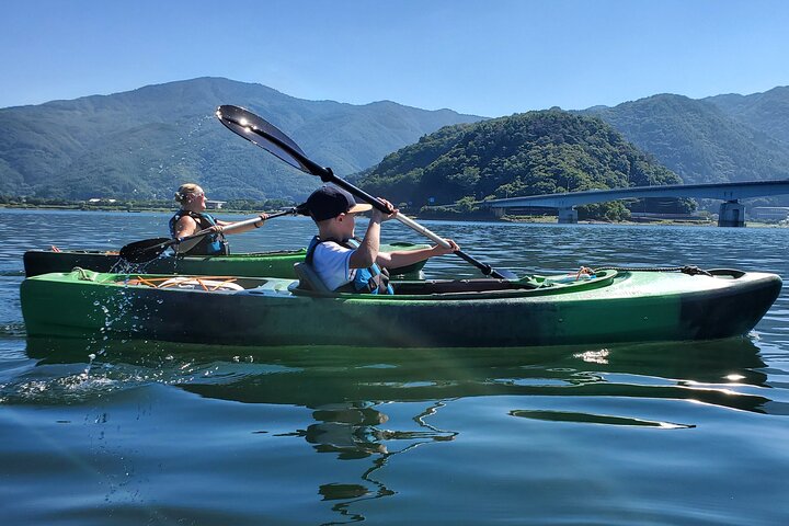 Excursión panorámica en kayak por el lago Kawaguchiko