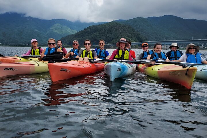 Excursión panorámica en kayak por el lago Kawaguchiko