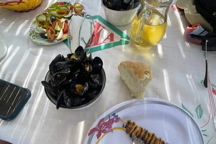 Ksamil: Mussel seiltur med mat og drikke i Albania