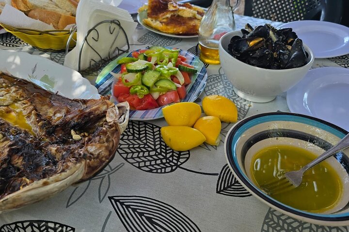 Ksamil: Mussel seiltur med mat og drikke i Albania