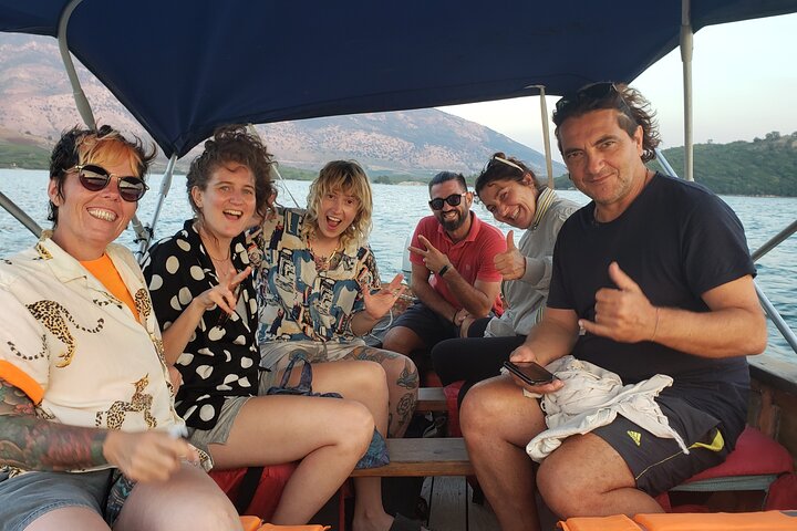 Ksamil: Mussel seiltur med mat og drikke i Albania