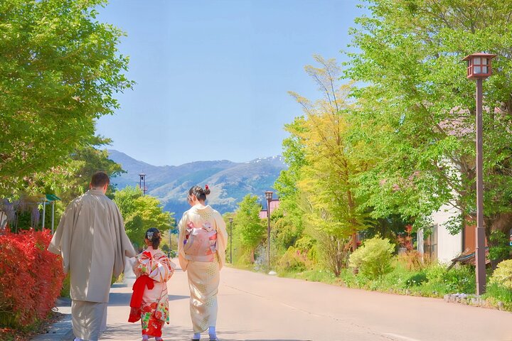 Paseo en Kimono Auténtico Privado en Nostálgico Village, Minakami