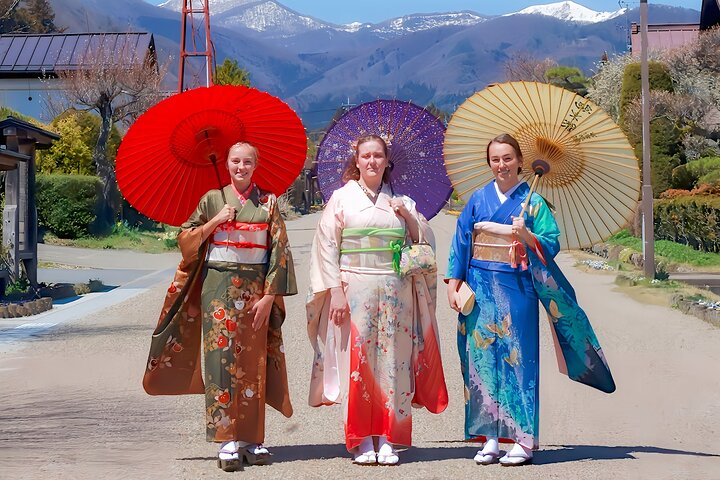 Paseo en Kimono Auténtico Privado en Nostálgico Village, Minakami