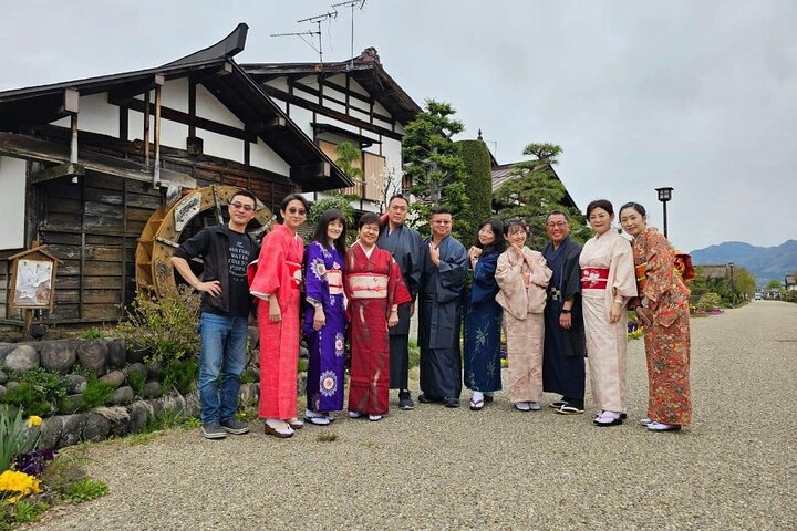 Paseo en Kimono Auténtico Privado en Nostálgico Village, Minakami
