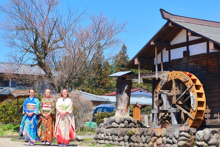 Paseo en Kimono Auténtico Privado en Nostálgico Village, Minakami