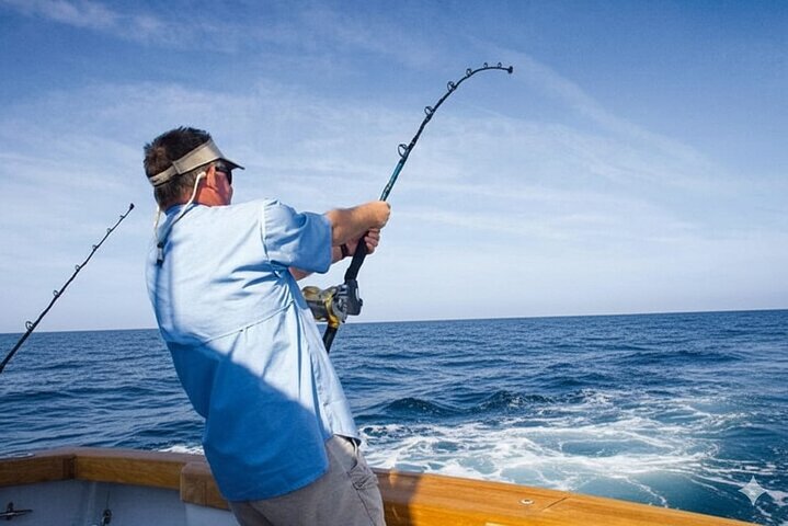 Privat båd , fiskeri , snorkling , delfiner & frokost – Hurghada