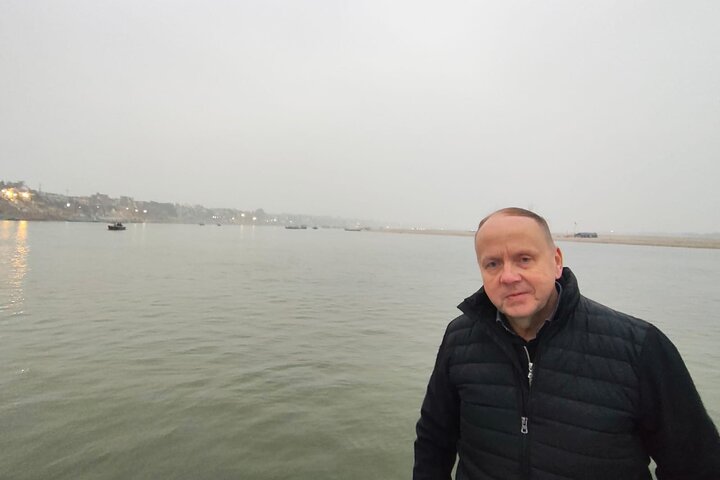Paseo en barco por Varanasi Sunrise con tour a pie