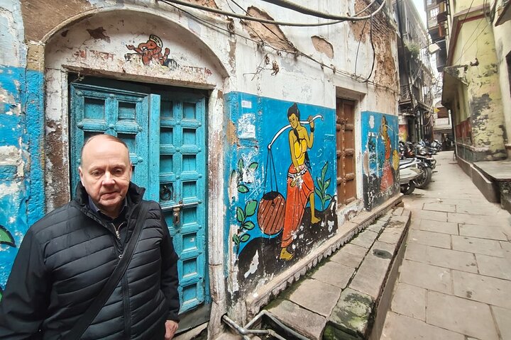Paseo en barco por Varanasi Sunrise con tour a pie