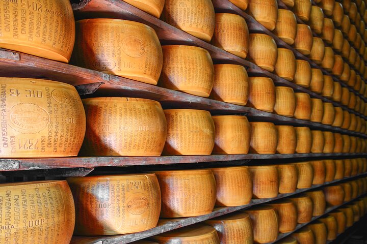 Tour en grupo reducido de Parmigiano-Reggiano y jamón de Parma