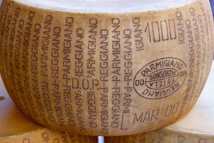 Tour en grupo reducido de Parmigiano-Reggiano y jamón de Parma