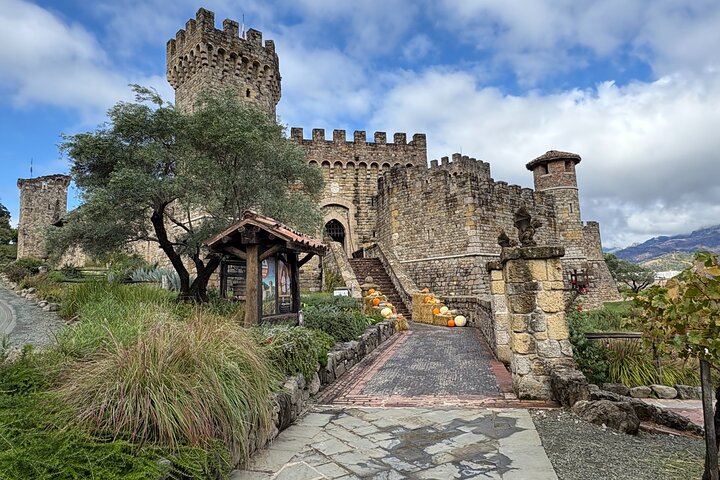 "Fabulous Private Wine Tour of Napa & Sonoma for 2 to 5 People"