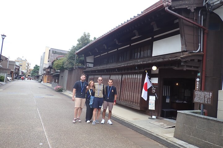 Restauranter i nærheten av Sho Time Toyama City Private Custom Tour