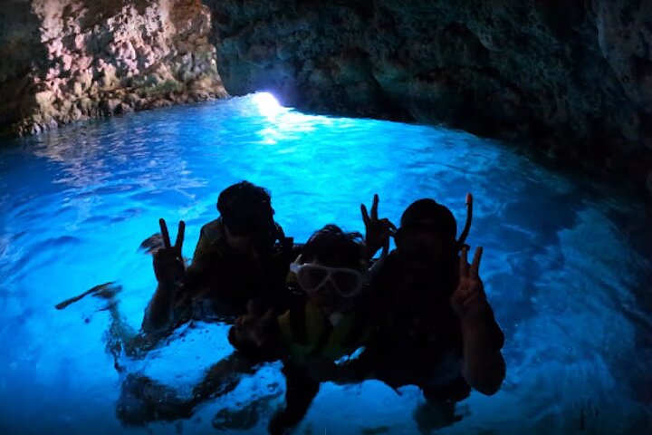 Okinawa Blue Cave Snorkeling Adventure com fotos gratuitas