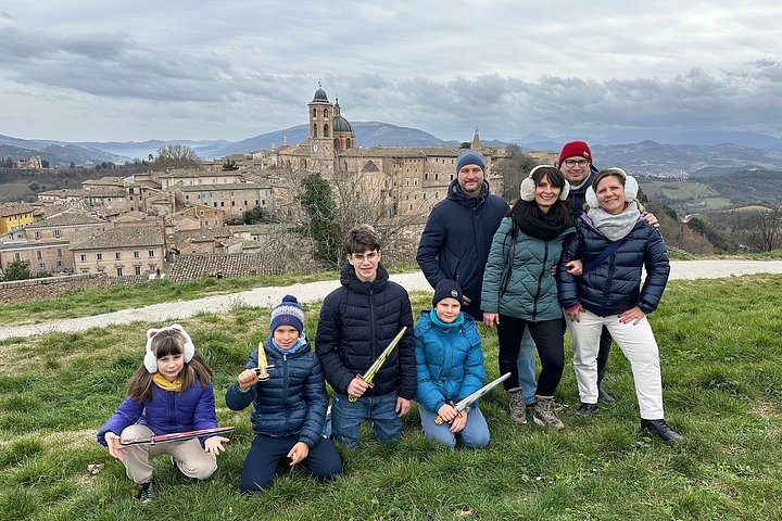 Pequeños exploradores de la ciudad de Urbino Búsqueda del tesoro para niños y familias