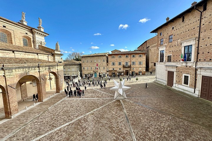 Pequeños exploradores de la ciudad de Urbino Búsqueda del tesoro para niños y familias