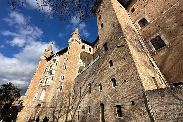 Pequeños exploradores de la ciudad de Urbino Búsqueda del tesoro para niños y familias