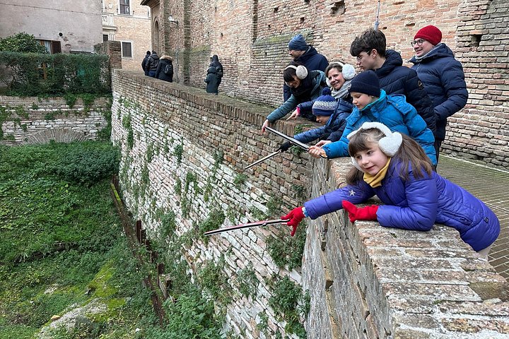 Pequeños exploradores de la ciudad de Urbino Búsqueda del tesoro para niños y familias