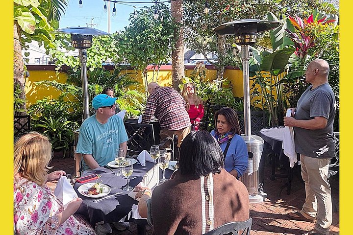 Tour Gastronómico Histórico de San Agustín en Carro Eléctrico con Recogida