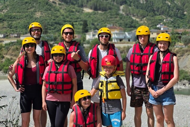Famiglia Rafting Fiume Vjosa a Permet Albania