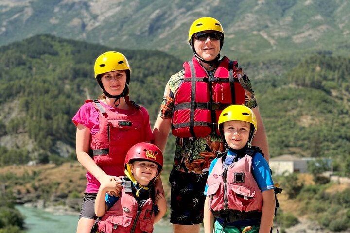 Famiglia Rafting Fiume Vjosa a Permet Albania
