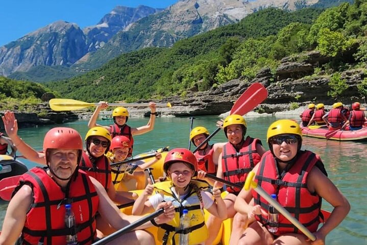 Famiglia Rafting Fiume Vjosa a Permet Albania