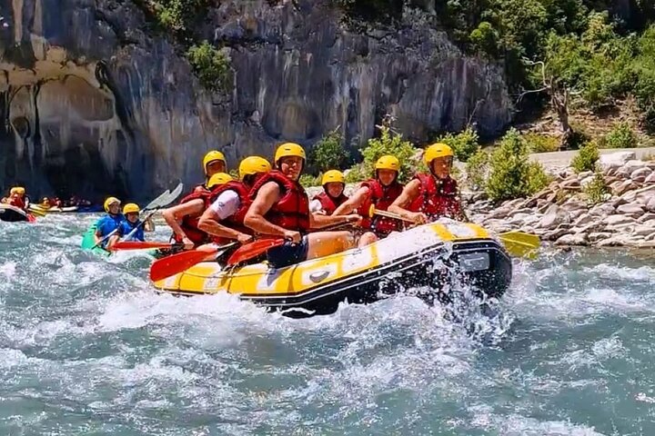 Famiglia Rafting Fiume Vjosa a Permet Albania