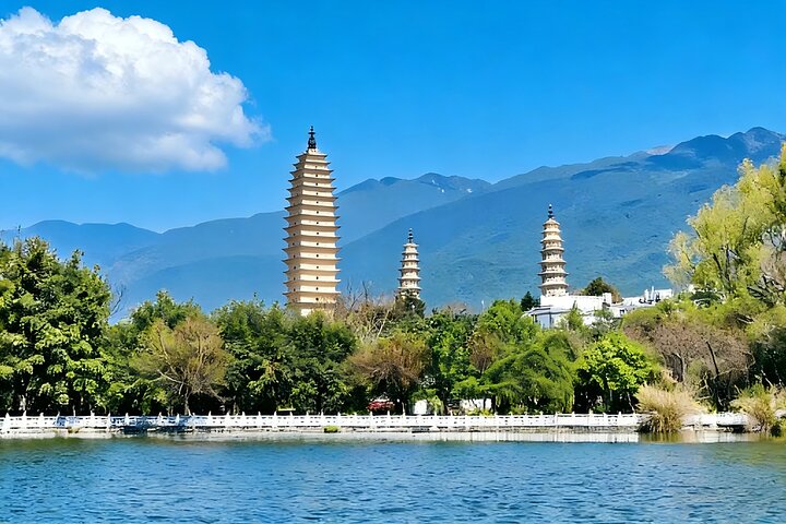 Tour privato di Kunming alle attrazioni di Dali City in Bullet Train